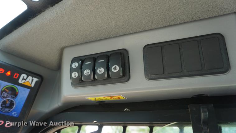 image for item DD6562 2015 Caterpillar 236D skid steer