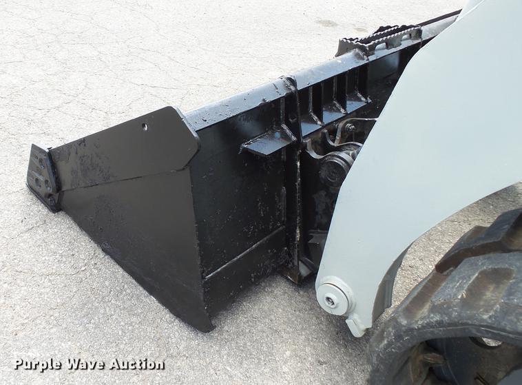 image for item DD7402 2004 Takeuchi TL140 skid steer