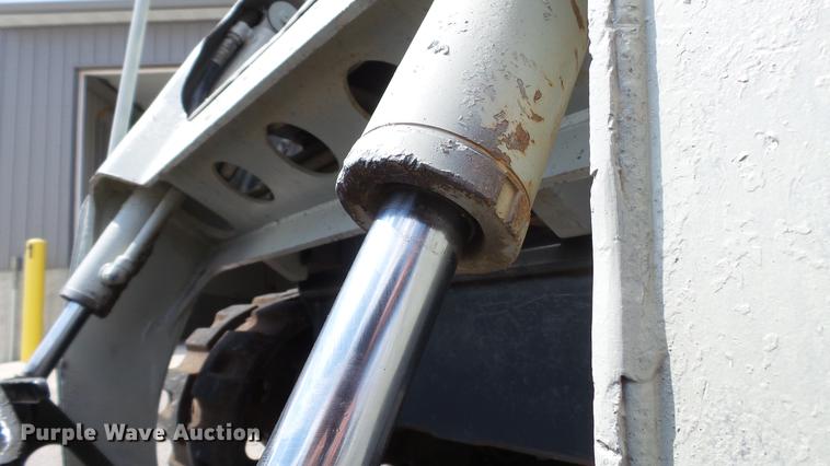 image for item DD7402 2004 Takeuchi TL140 skid steer