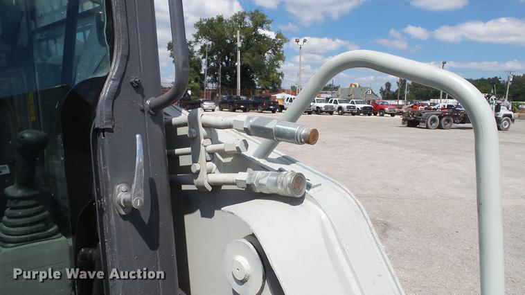 image for item DD7402 2004 Takeuchi TL140 skid steer