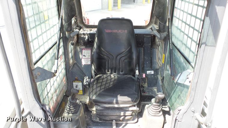 image for item DD7402 2004 Takeuchi TL140 skid steer