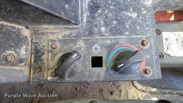 image for item DD7402 2004 Takeuchi TL140 skid steer