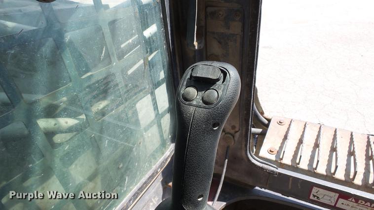 image for item DD7402 2004 Takeuchi TL140 skid steer