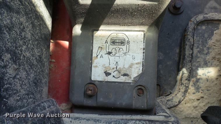 image for item DD7402 2004 Takeuchi TL140 skid steer