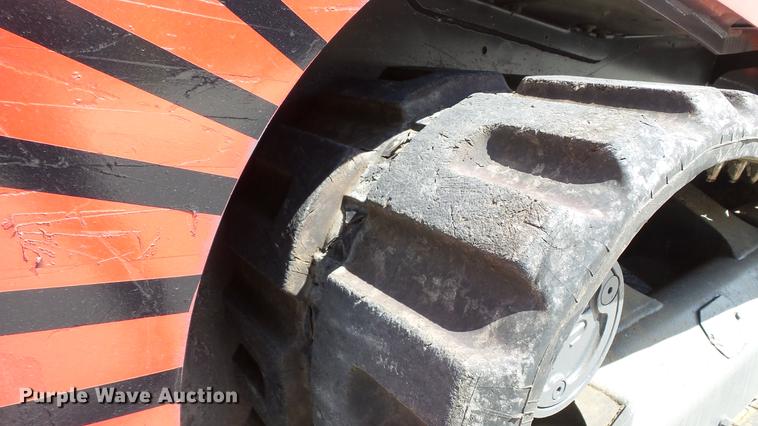 image for item DD7402 2004 Takeuchi TL140 skid steer