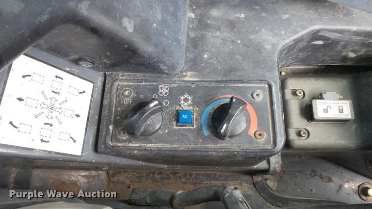 image for item DD7403 2011 Takeuchi TL250 skid steer