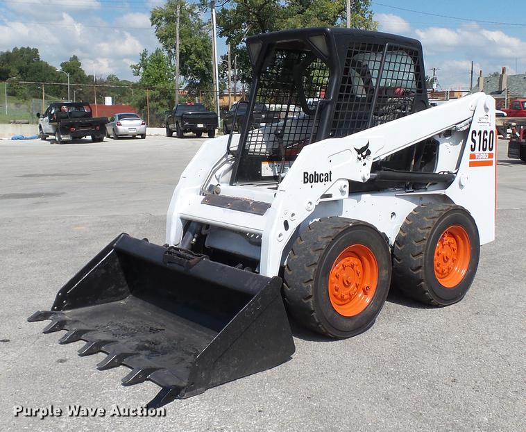 image for item DD7404 2003 Bobcat S160 skid steer