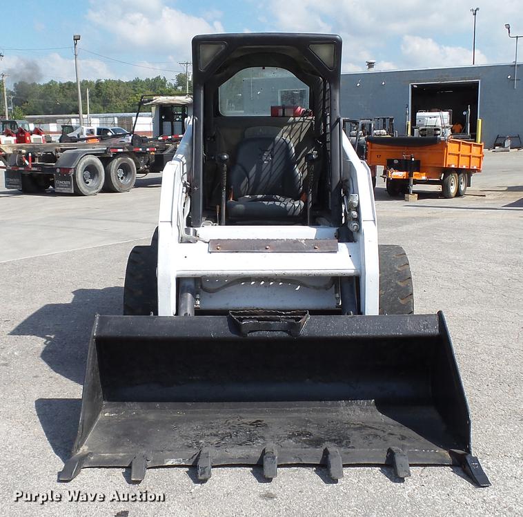 image for item DD7404 2003 Bobcat S160 skid steer