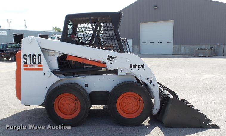 image for item DD7404 2003 Bobcat S160 skid steer