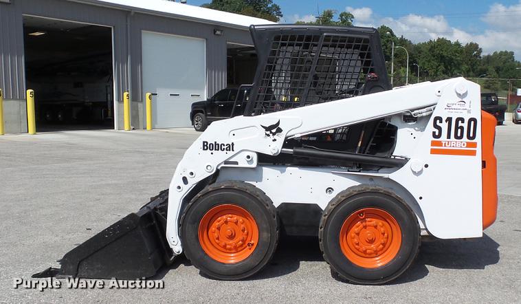 image for item DD7404 2003 Bobcat S160 skid steer