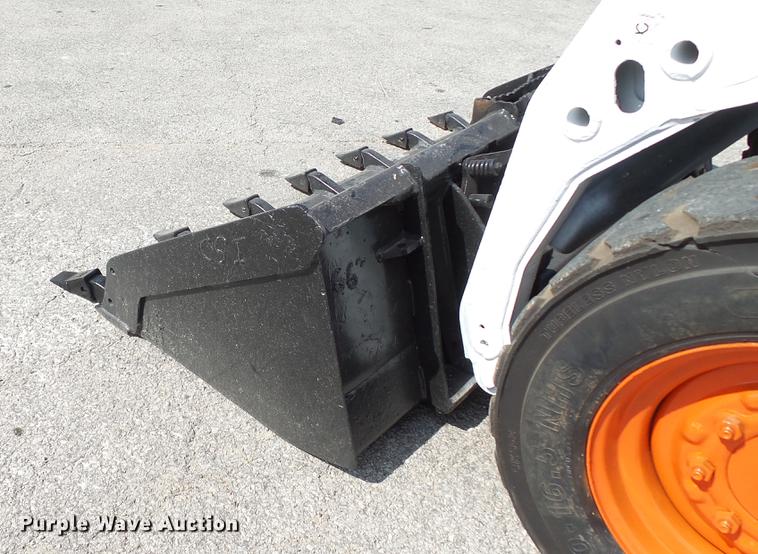 image for item DD7404 2003 Bobcat S160 skid steer