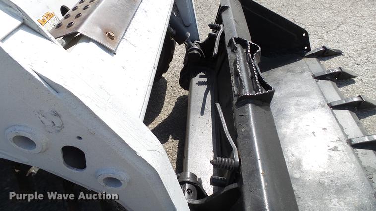 image for item DD7404 2003 Bobcat S160 skid steer