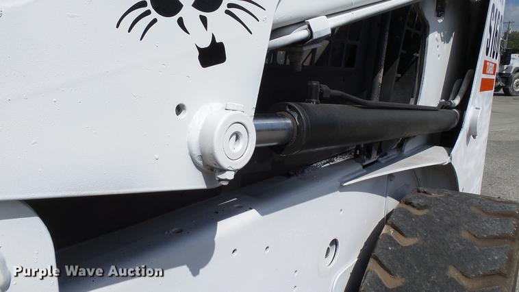 image for item DD7404 2003 Bobcat S160 skid steer