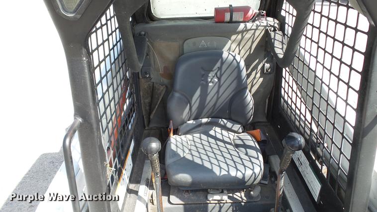 image for item DD7404 2003 Bobcat S160 skid steer