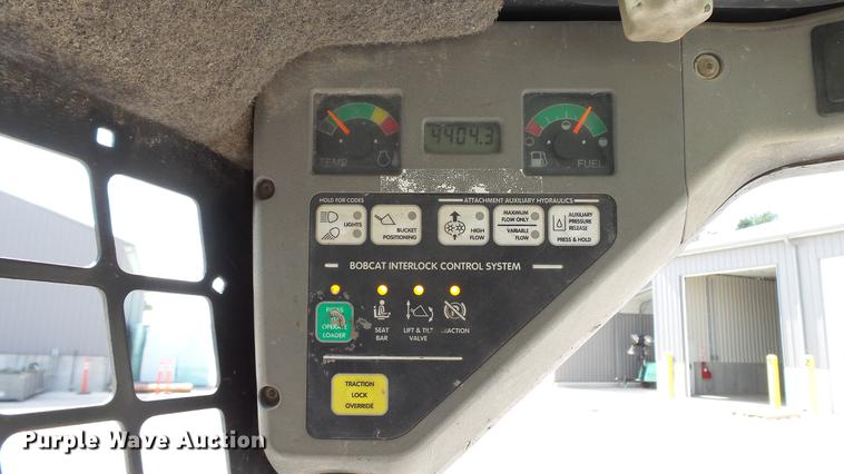 image for item DD7404 2003 Bobcat S160 skid steer