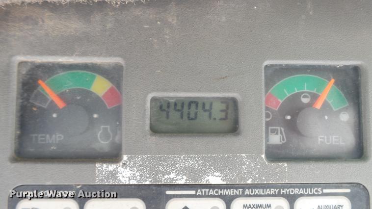 image for item DD7404 2003 Bobcat S160 skid steer