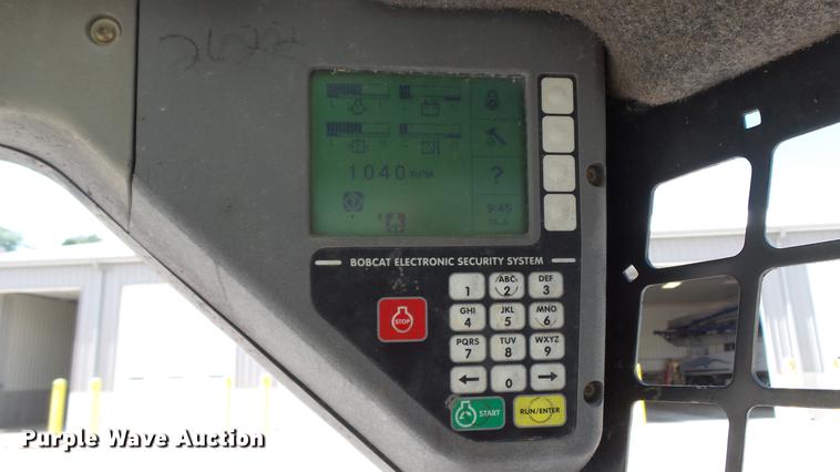 image for item DD7404 2003 Bobcat S160 skid steer