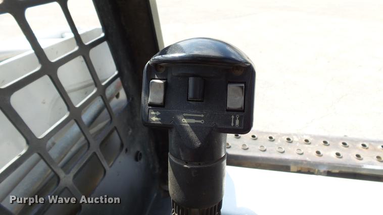 image for item DD7404 2003 Bobcat S160 skid steer