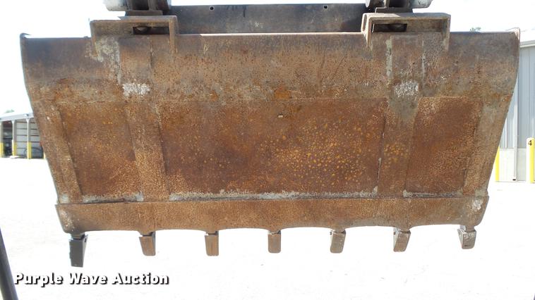 image for item DD7404 2003 Bobcat S160 skid steer