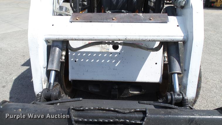 image for item DD7404 2003 Bobcat S160 skid steer