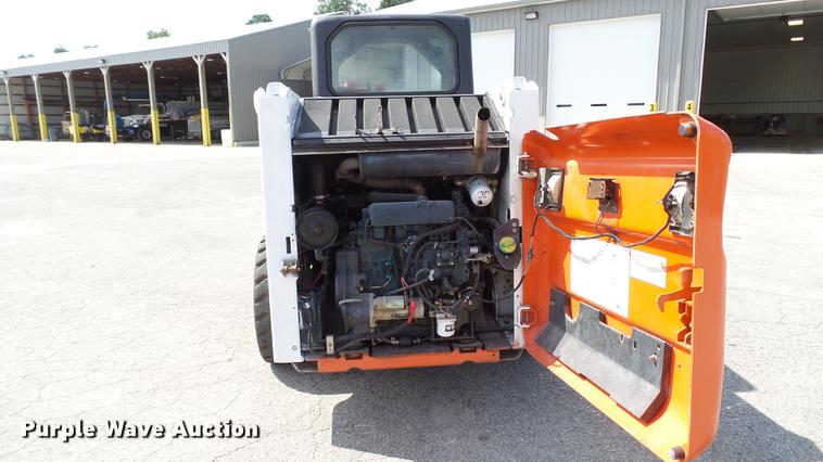 image for item DD7404 2003 Bobcat S160 skid steer