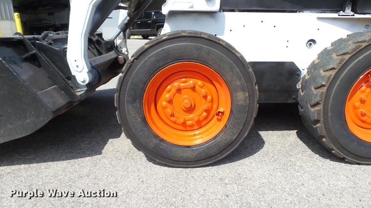 image for item DD7404 2003 Bobcat S160 skid steer