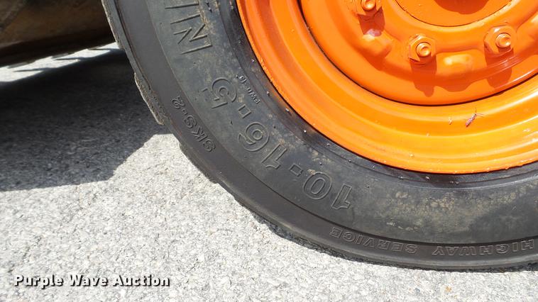 image for item DD7404 2003 Bobcat S160 skid steer