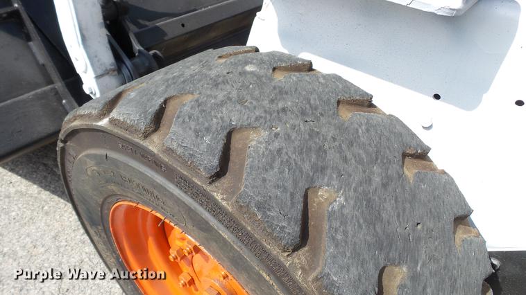 image for item DD7404 2003 Bobcat S160 skid steer