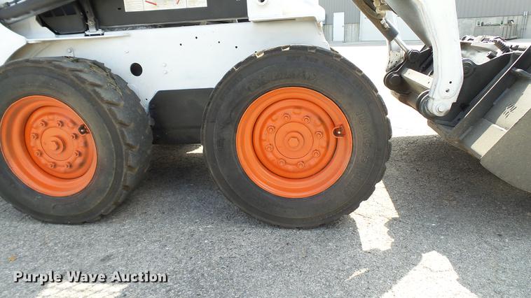 image for item DD7404 2003 Bobcat S160 skid steer