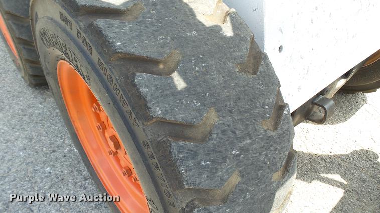 image for item DD7404 2003 Bobcat S160 skid steer
