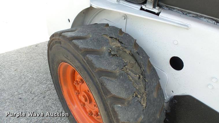 image for item DD7404 2003 Bobcat S160 skid steer