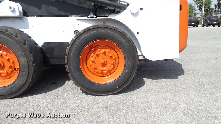 image for item DD7404 2003 Bobcat S160 skid steer