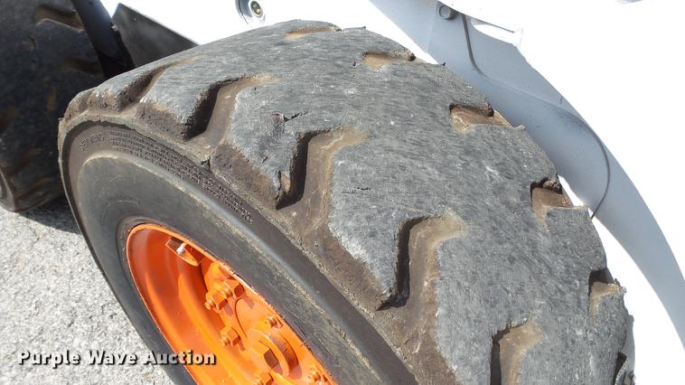 image for item DD7404 2003 Bobcat S160 skid steer