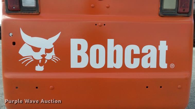 image for item DD7404 2003 Bobcat S160 skid steer