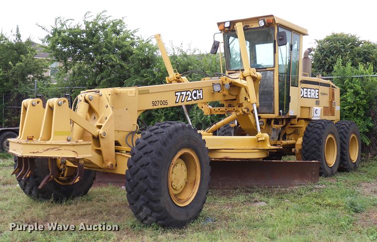 image for item DD8249 2000 John Deere 772CH motor grader