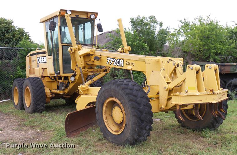 image for item DD8249 2000 John Deere 772CH motor grader