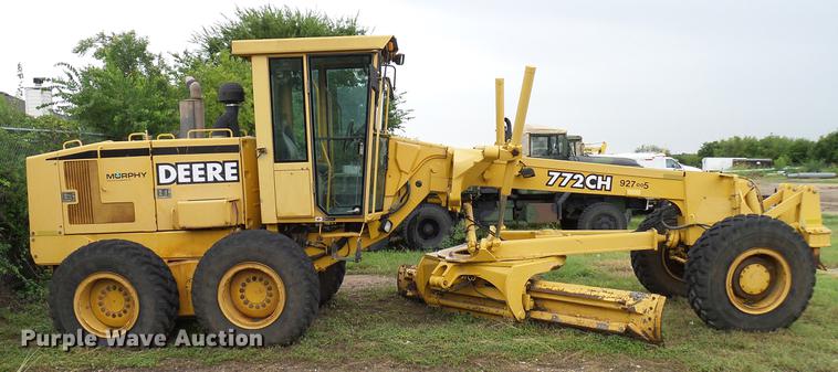 image for item DD8249 2000 John Deere 772CH motor grader