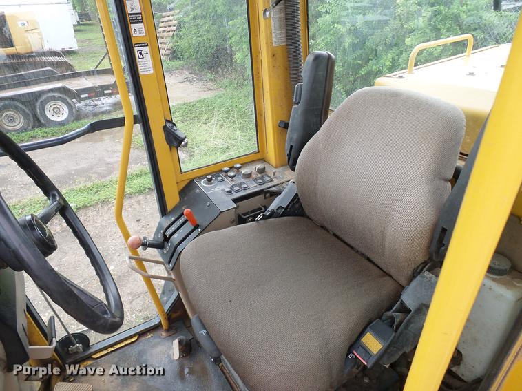 image for item DD8249 2000 John Deere 772CH motor grader