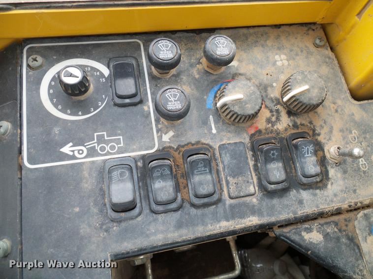 image for item DD8249 2000 John Deere 772CH motor grader