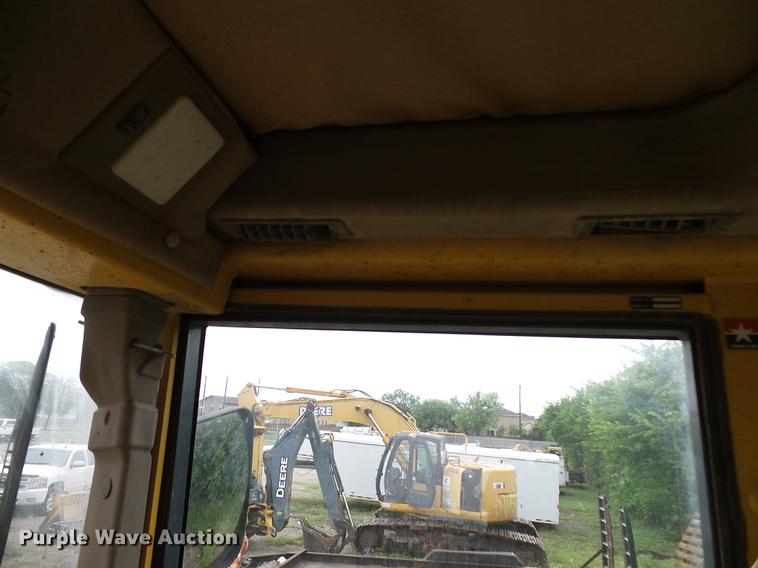 image for item DD8249 2000 John Deere 772CH motor grader