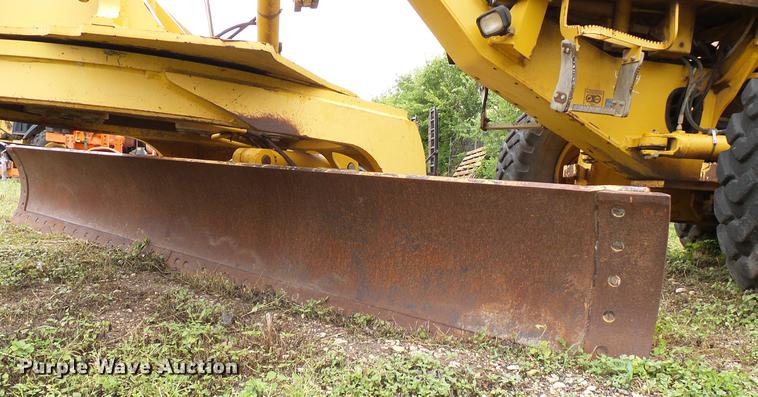 image for item DD8249 2000 John Deere 772CH motor grader