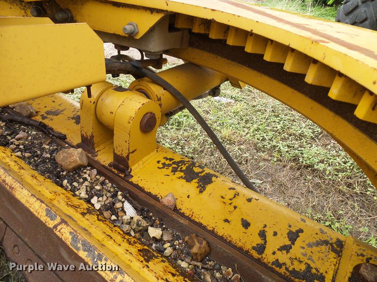 image for item DD8249 2000 John Deere 772CH motor grader