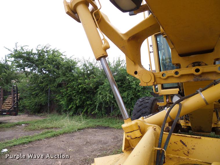 image for item DD8249 2000 John Deere 772CH motor grader