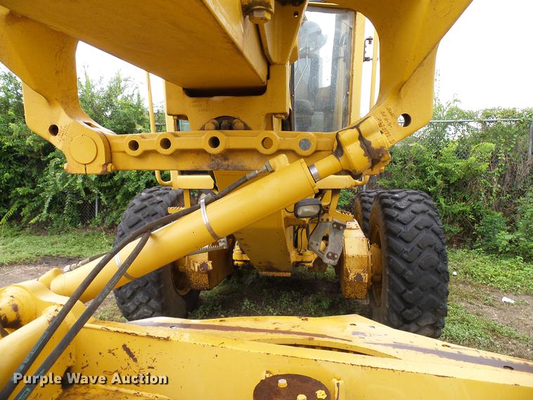 image for item DD8249 2000 John Deere 772CH motor grader