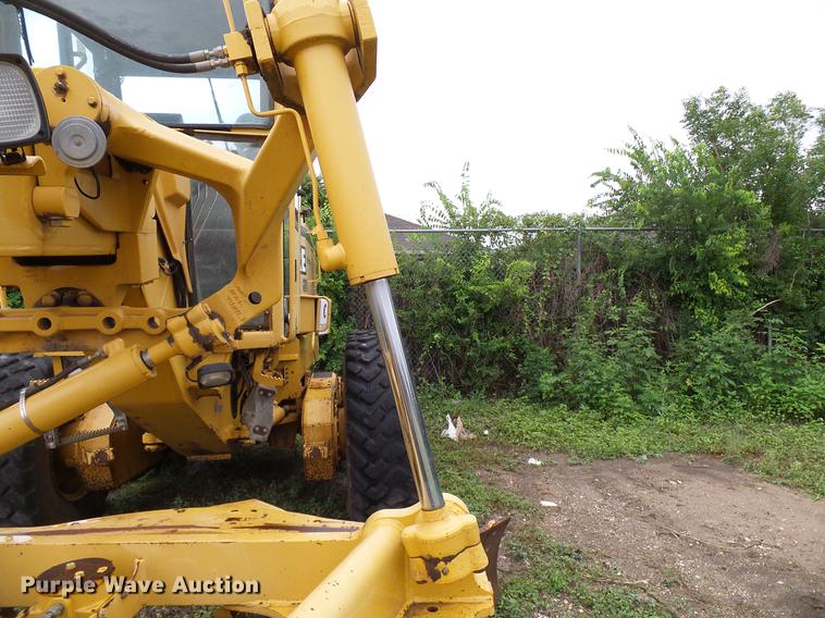 image for item DD8249 2000 John Deere 772CH motor grader