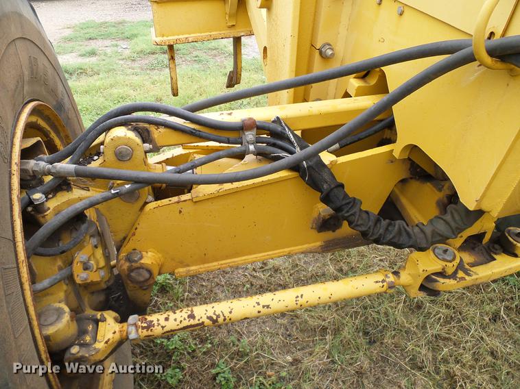 image for item DD8249 2000 John Deere 772CH motor grader
