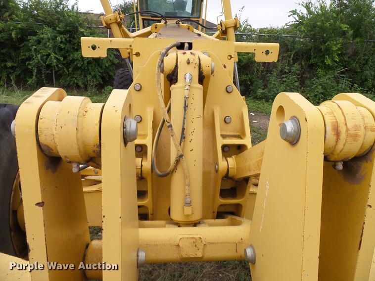 image for item DD8249 2000 John Deere 772CH motor grader