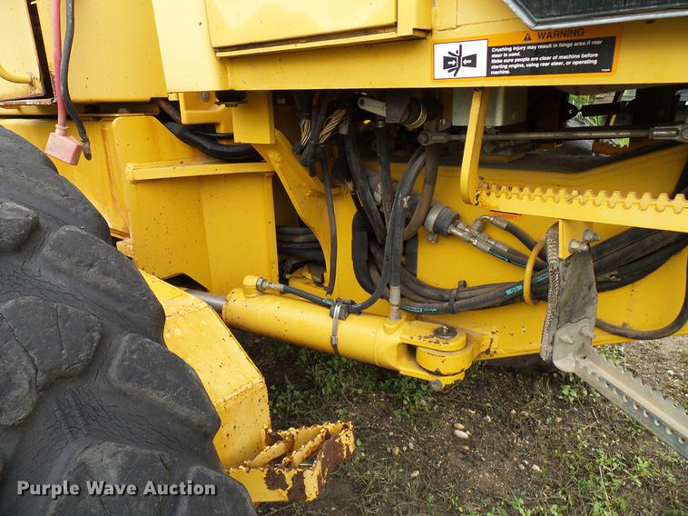 image for item DD8249 2000 John Deere 772CH motor grader