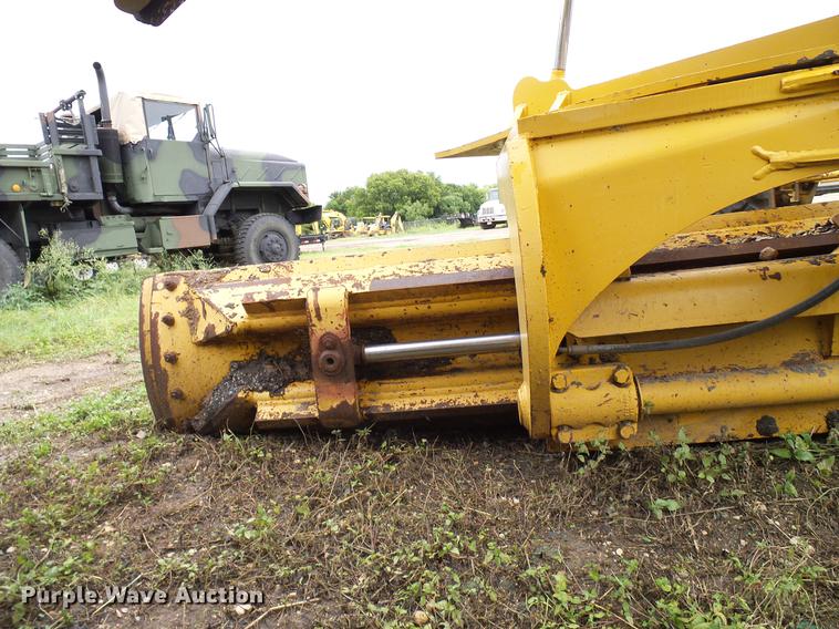 image for item DD8249 2000 John Deere 772CH motor grader