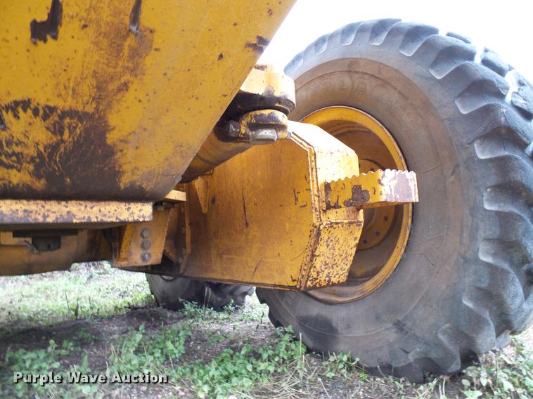 image for item DD8249 2000 John Deere 772CH motor grader